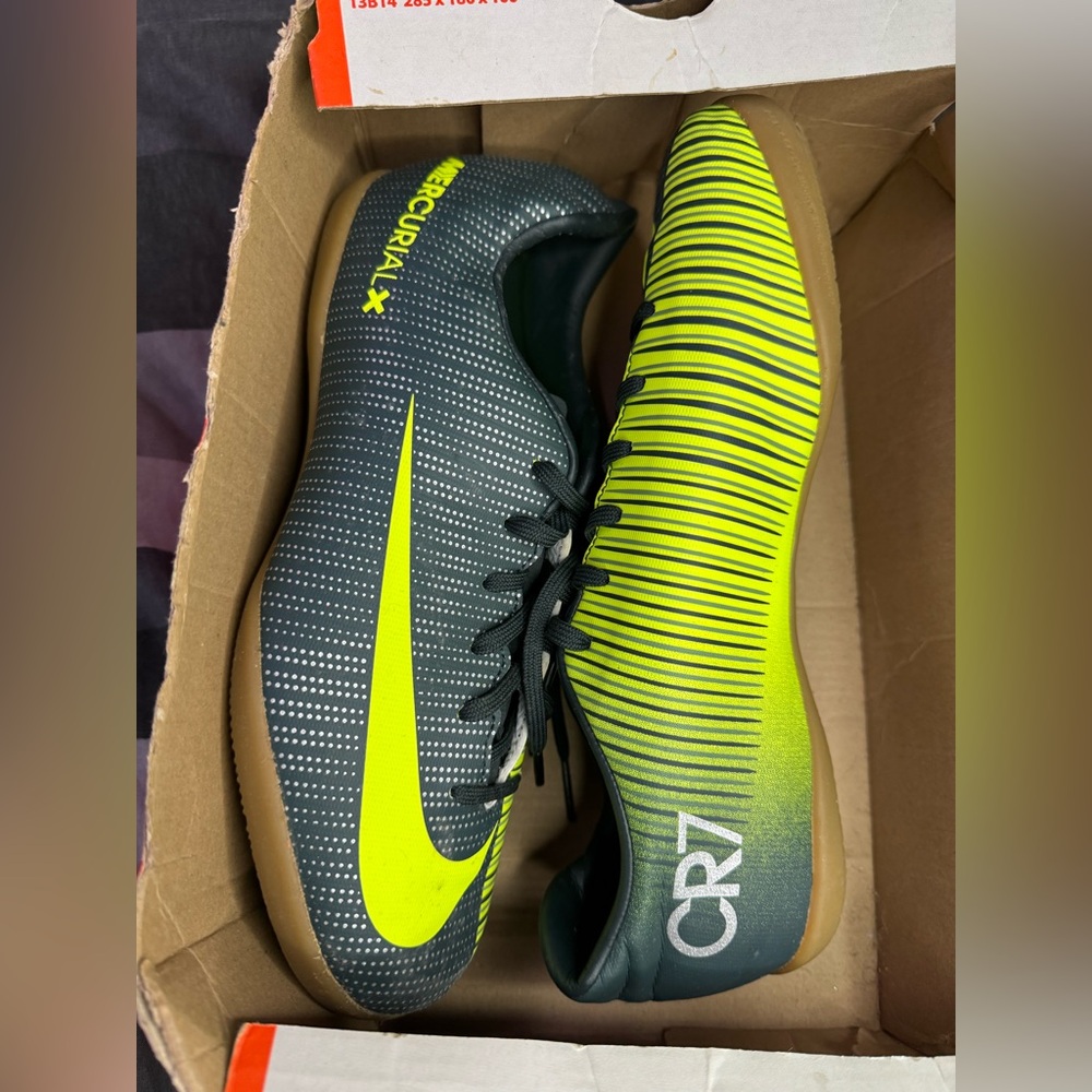 Nike jr mercurialx vapor XI CR7 IC NWT 5.5Y